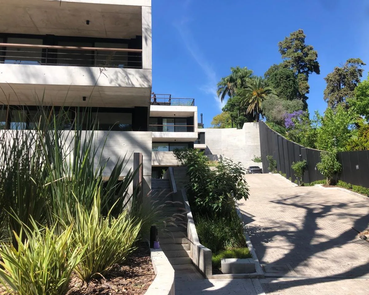 Departamento en Complejo Cerrado 3 Dorm. Cochera Amueblado Gastos Incluidos