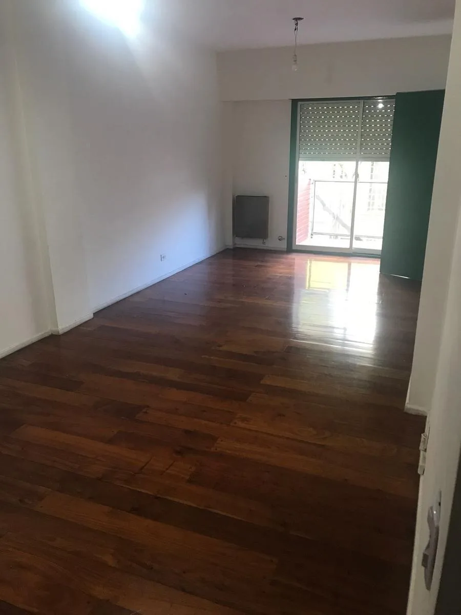 Apartamento de 2 ambientes com varanda em La Matanza