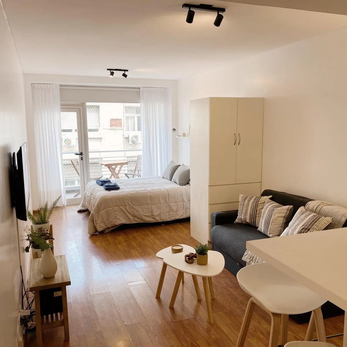 Квартира-студия в San Telmo с мебелью и балконом