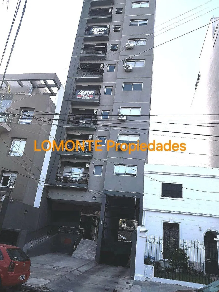 Apartamento de 2 ambientes de frente para a rua em Lanús