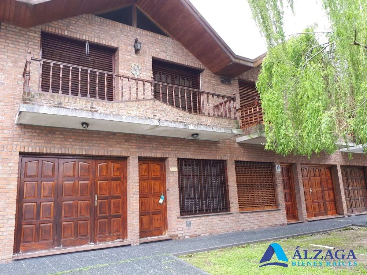 Three-bedroom triplex house in Quilmes