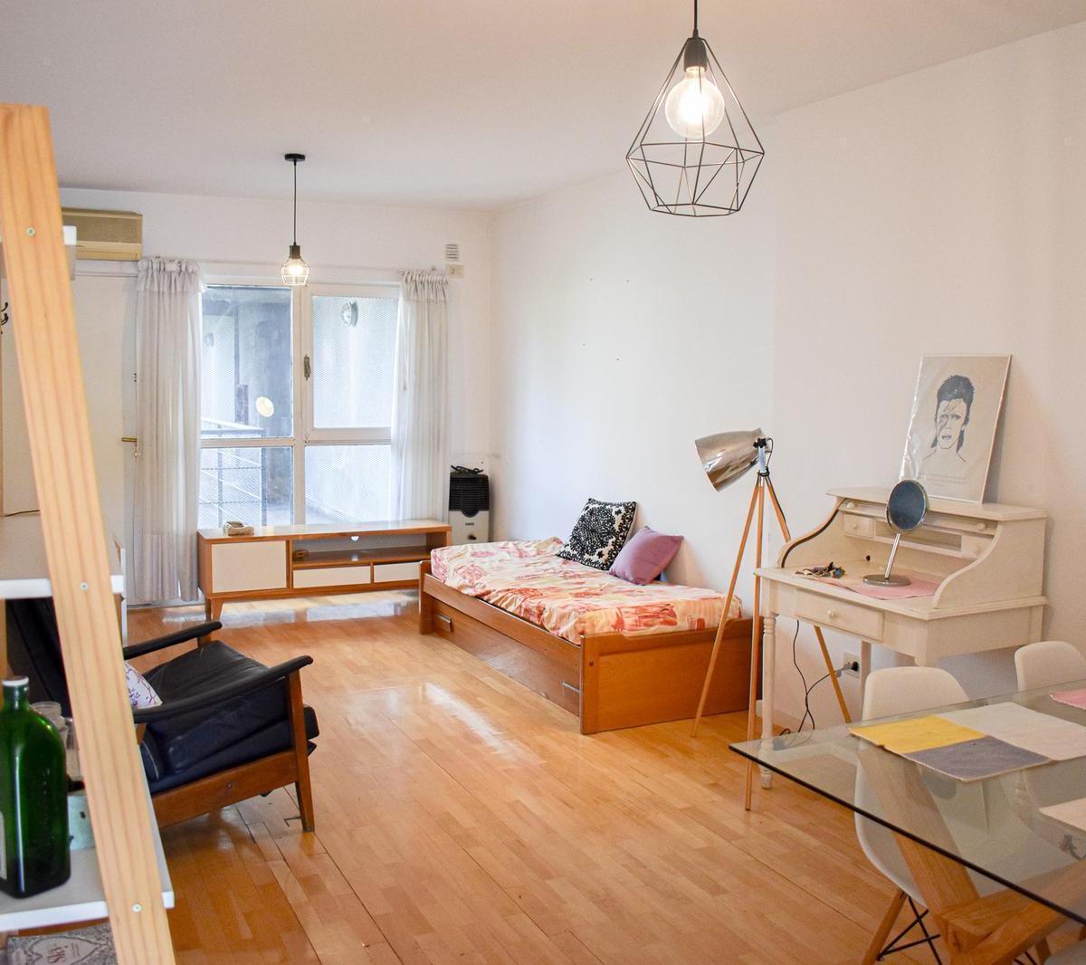 Apartamento de dois ambientes mobiliado em Villa Crespo
