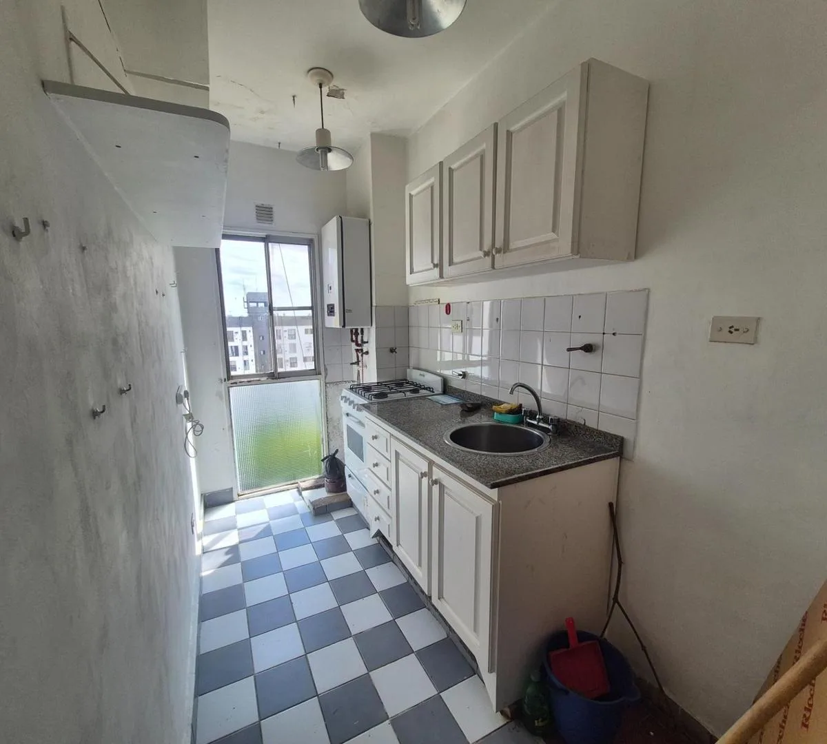 Unfurnished three-room apartment in Avellaneda