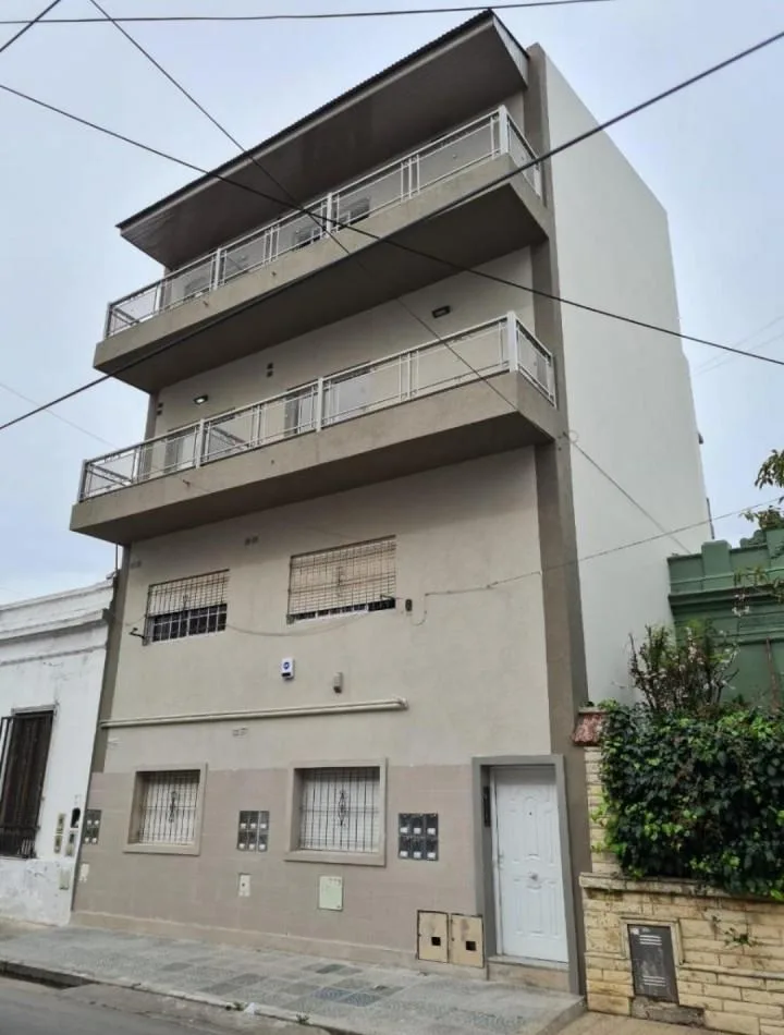 Квартира-студия на 3-м этаже с балконом в Avellaneda