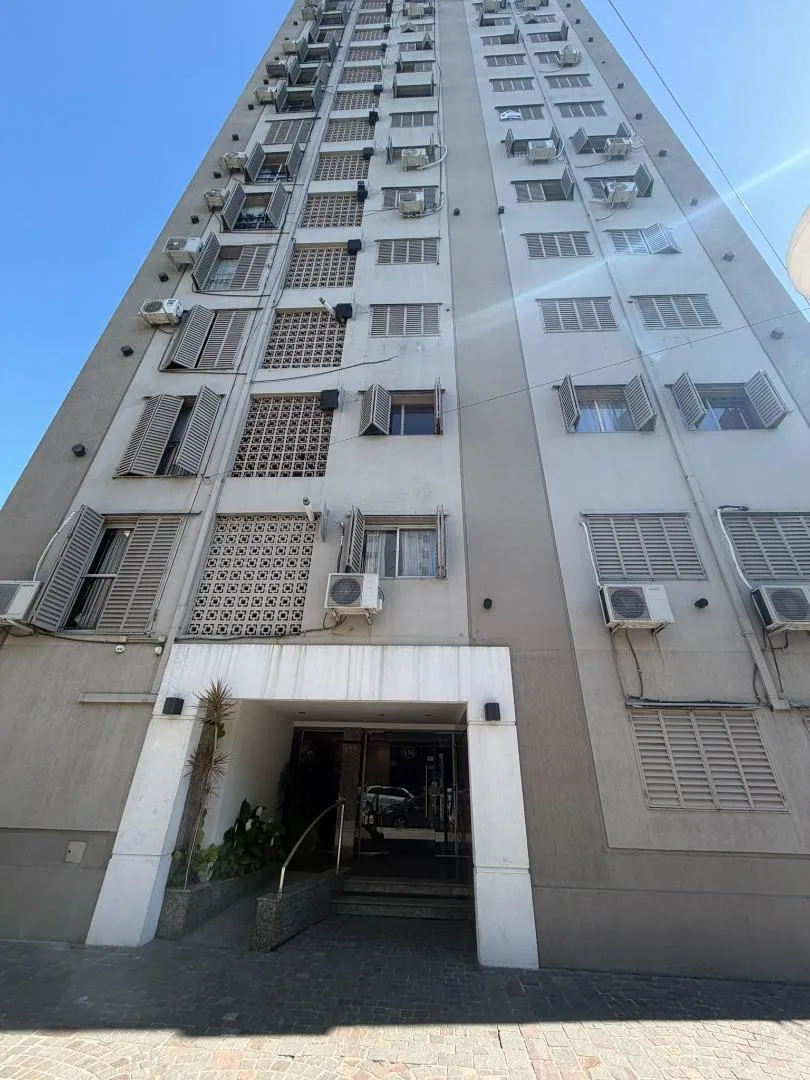 Apartamento de três dormitórios em Lomas de Zamora
