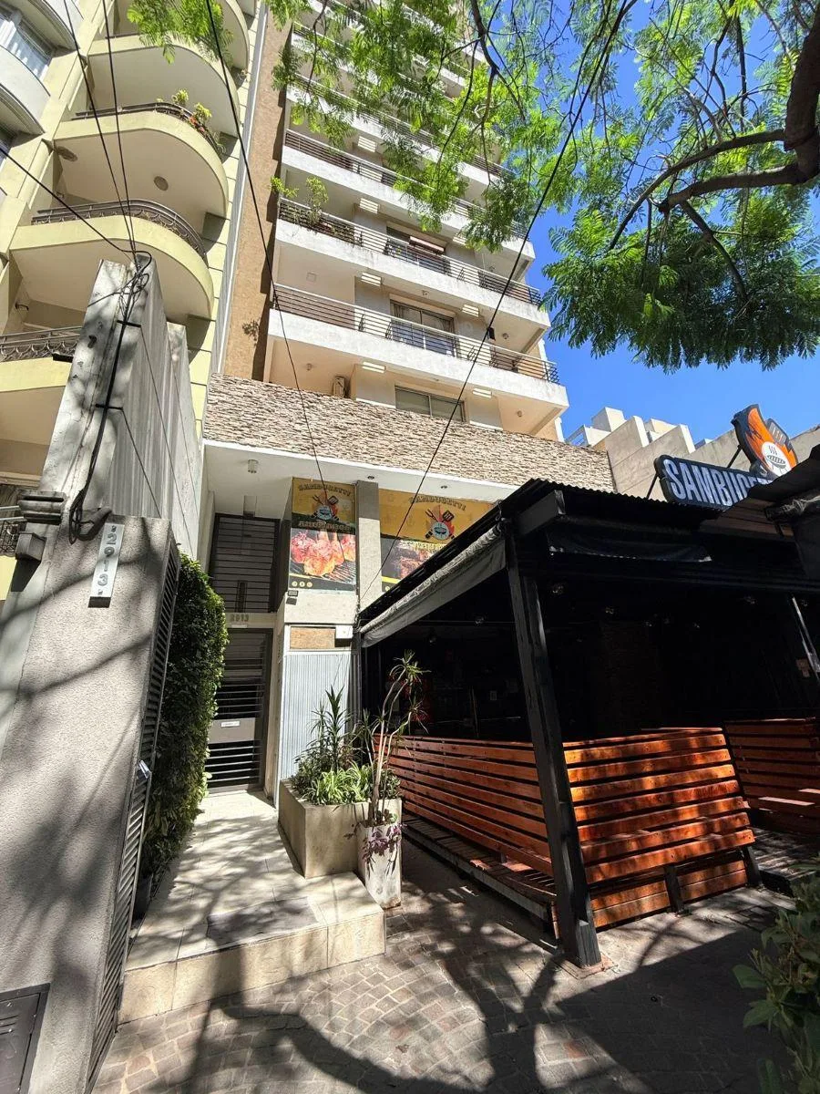 Kitnet com varanda para alugar em Lanús