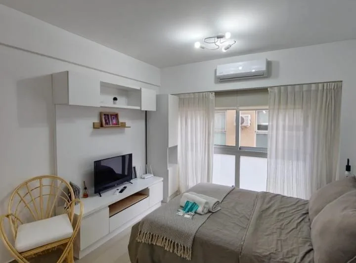 С меблированной квартирой-студией в Monserrat