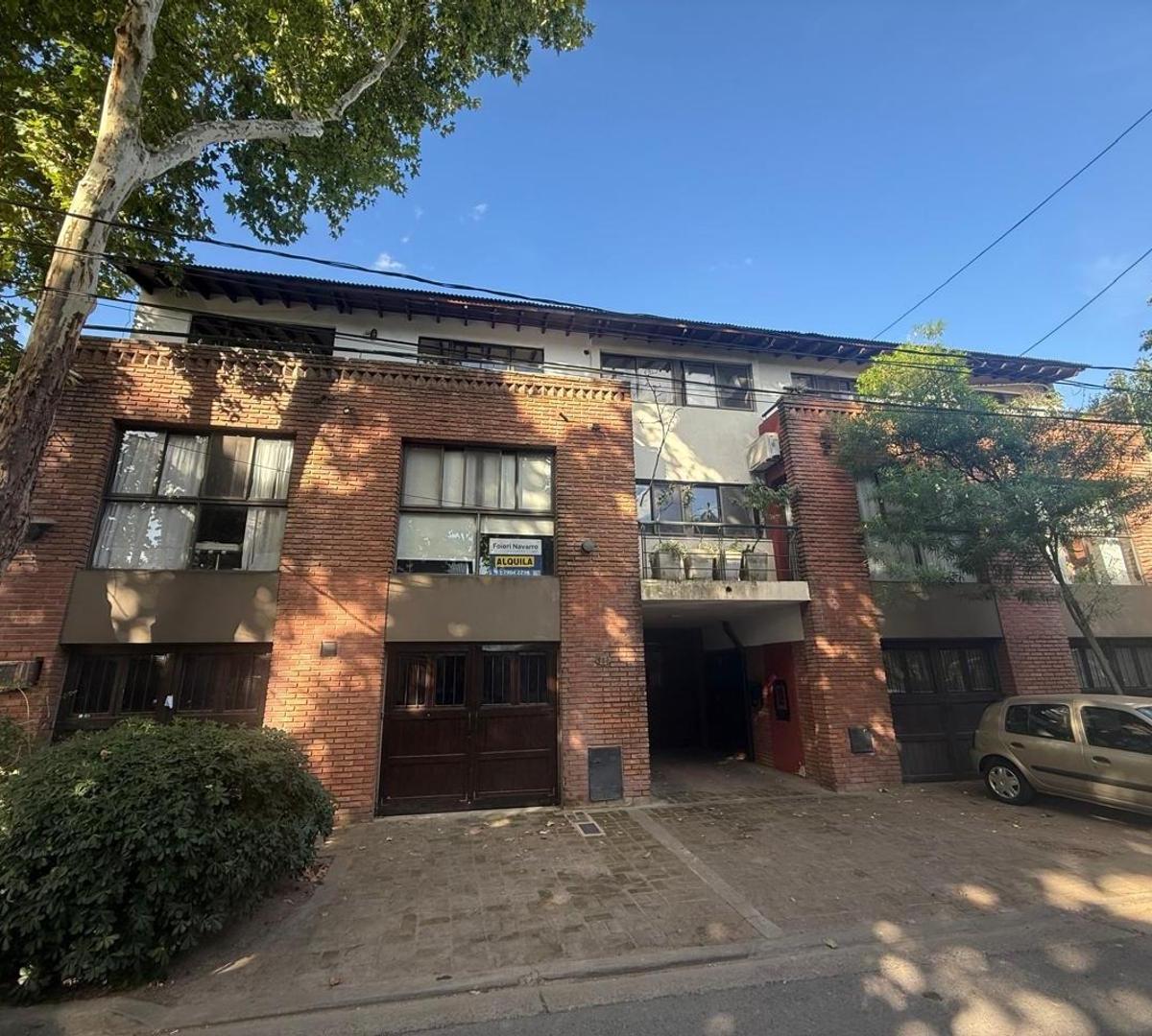 Triplex com 3 dormitórios em Martínez