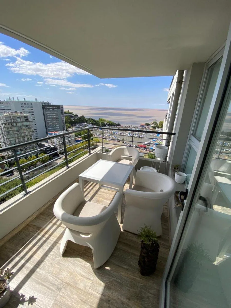 Apartamento com 3 suítes e vista para o rio em Olivos