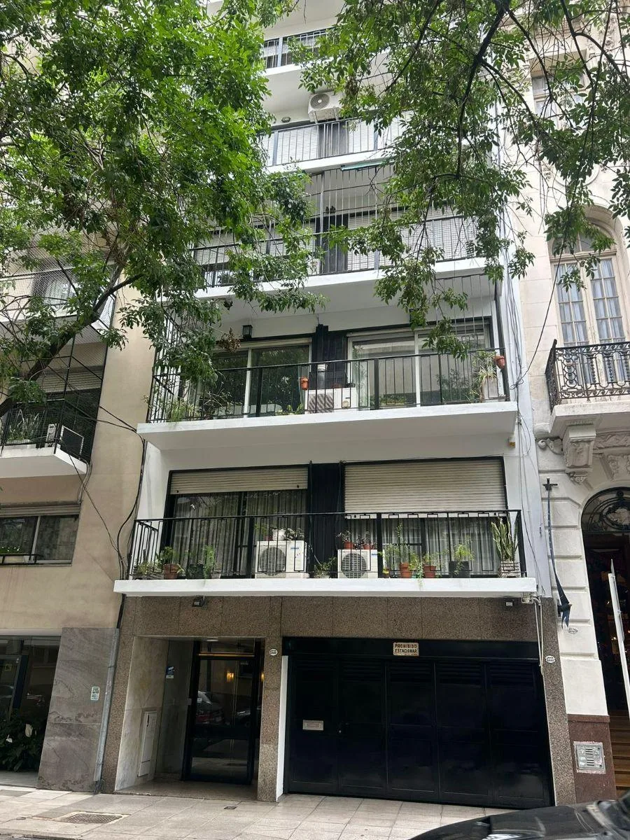 Departamento de 3 ambientes en Retiro con cochera y balcón corrido