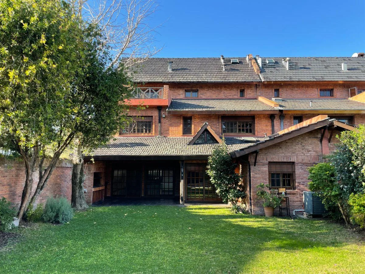 Casa 5 Ambientes en Alquiler en Martínez