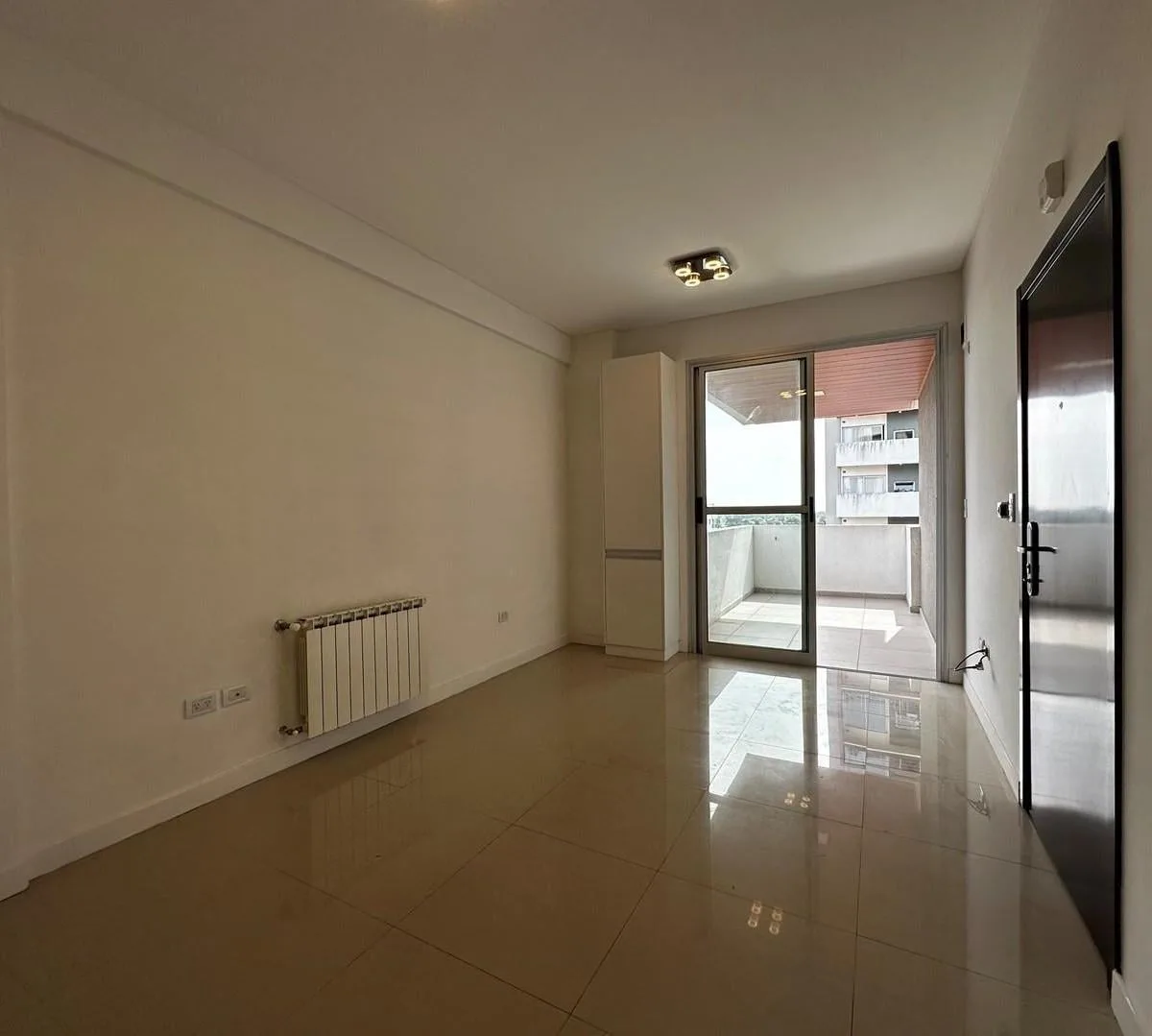 Two-room semipiso apartment in Quilmes with river view
