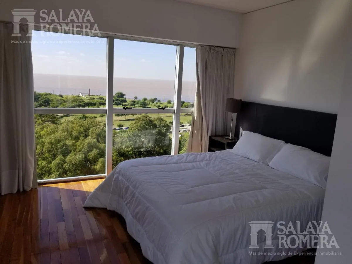 Three-room apartment with river view and parking space in Vicente López
