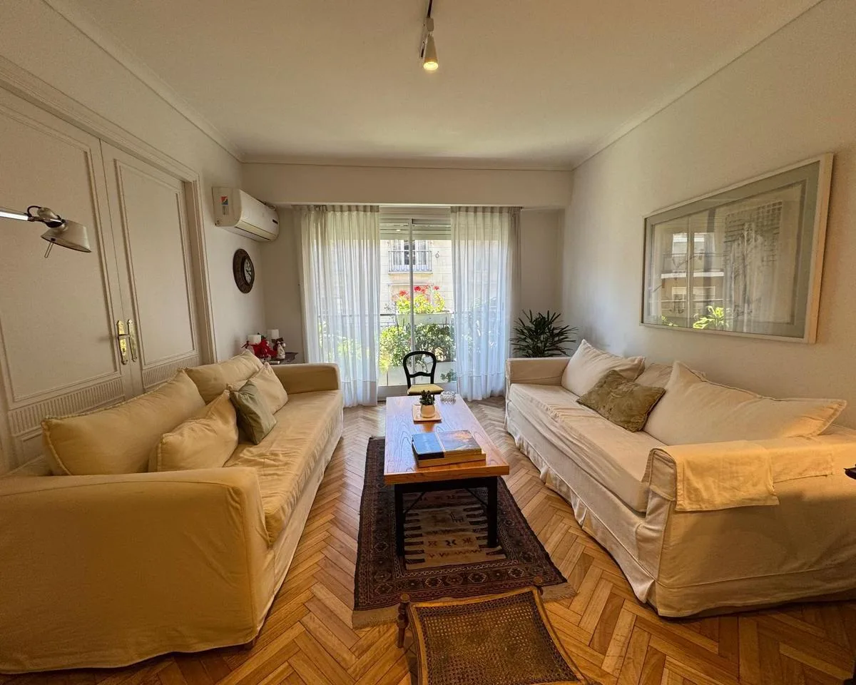 Departamento de 3 ambientes con dependencia amoblado en Recoleta