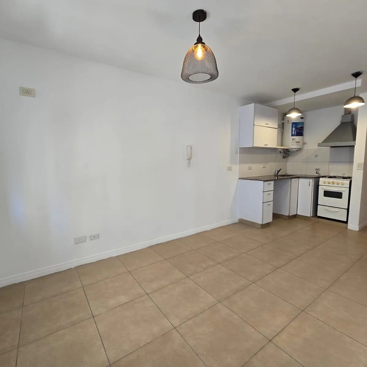 Departamento monoambiente con balcón en Caseros