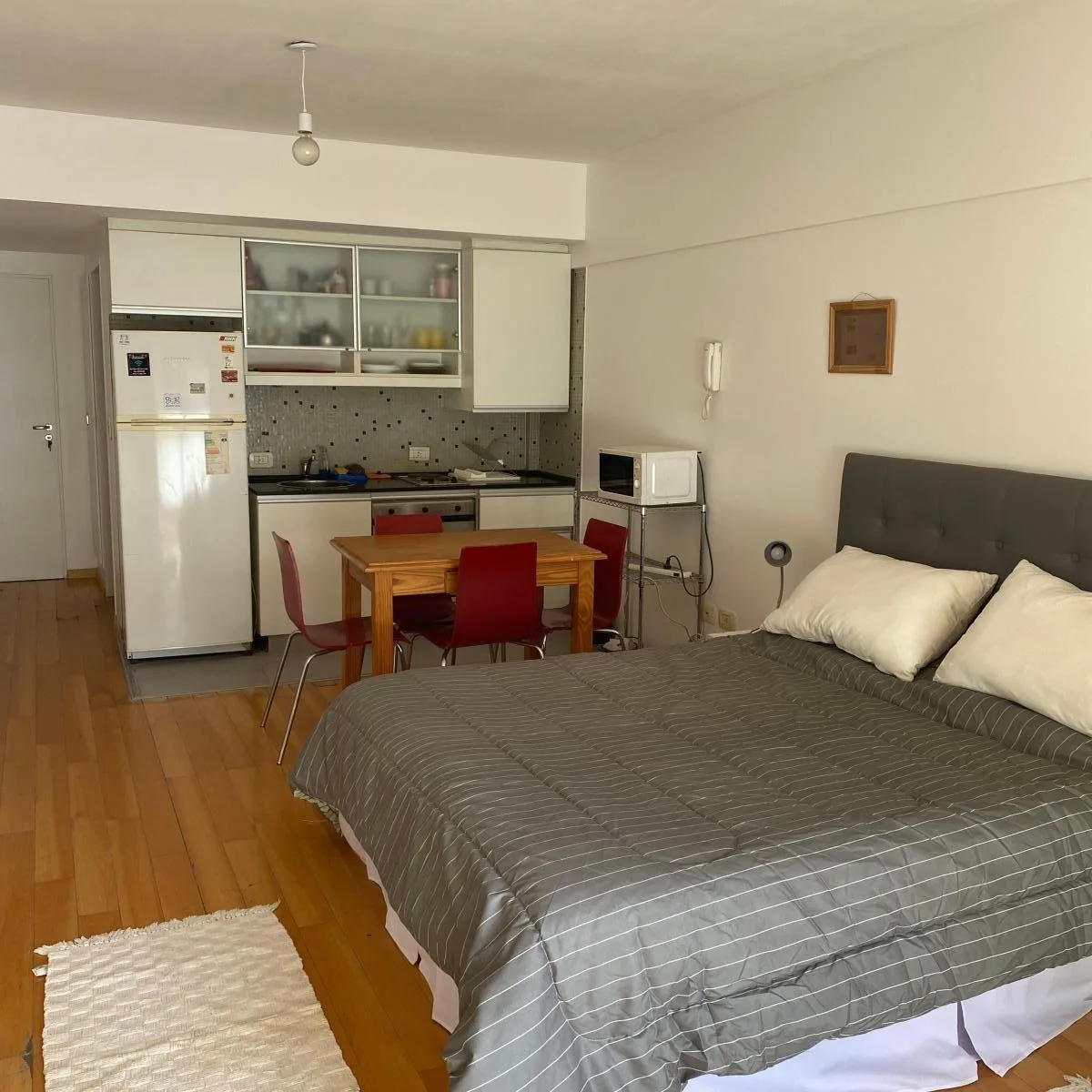 Monoambiente con balcón en Villa Crespo