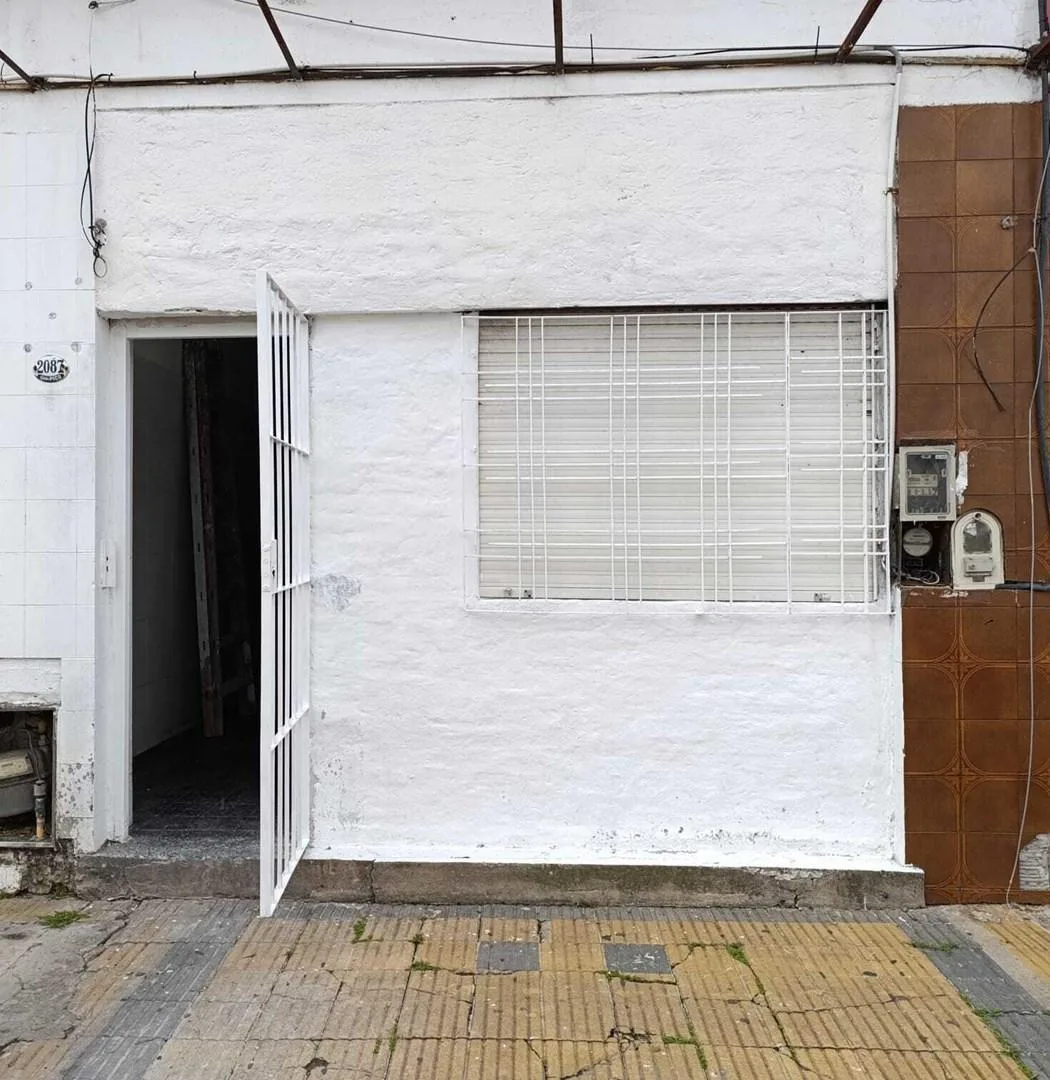 One-bedroom PH with street frontage in Lanús Este