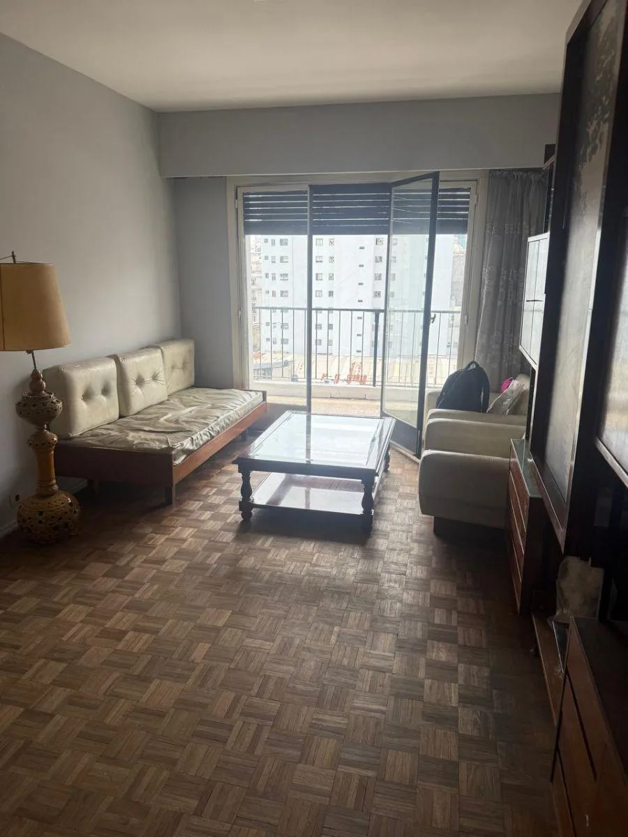 Apartamento de três ambientes com 2 dormitórios, varanda e vaga em San Telmo