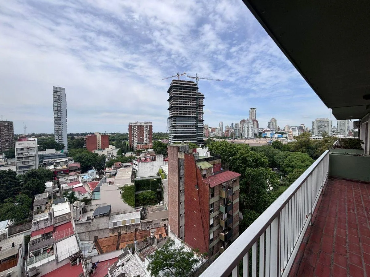 Apartamento de 5 ambientes de frente para a rua em Palermo