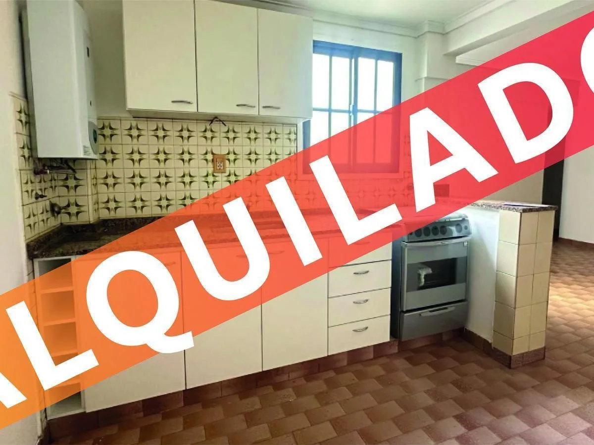 Apartamento de dois ambientes com pátio em Lanús