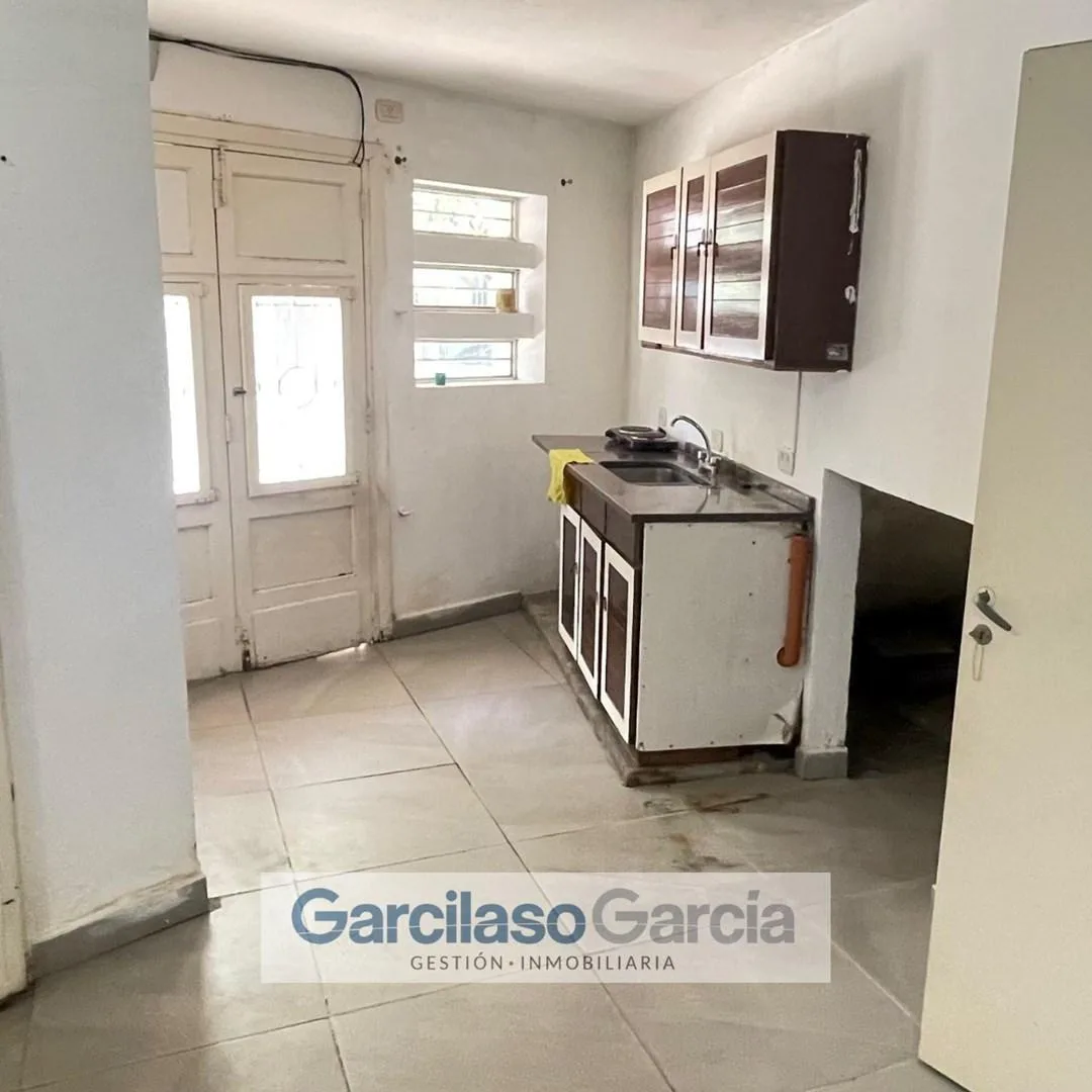 Kitnet para aluguel em Castelar, Morón