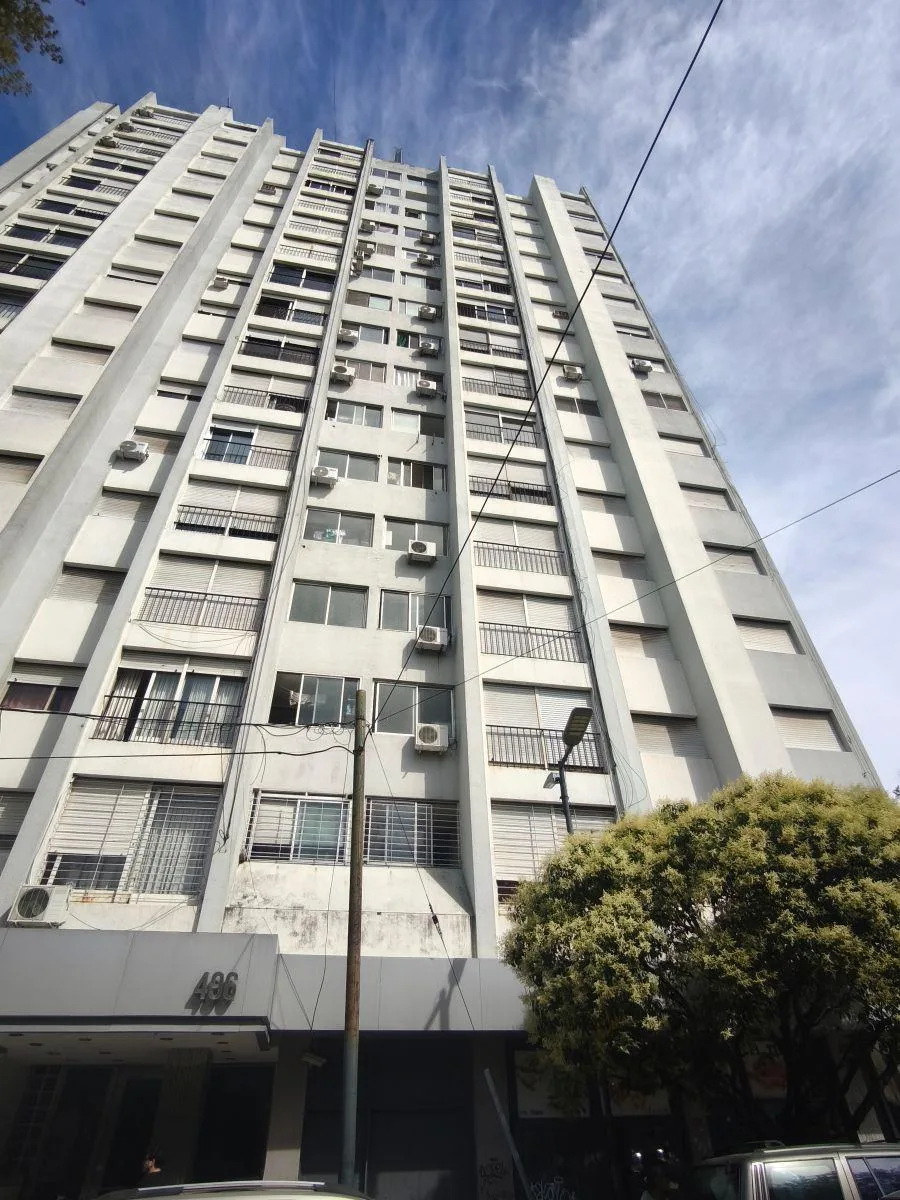 Departamento de 3 dormitorios al frente en La Plata