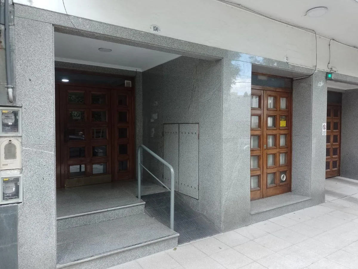 Departamento de 3 ambientes con balcón al frente en Wilde, Avellaneda