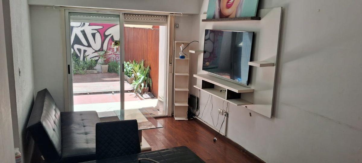 Apartamento térreo com pátio e área de churrasco em Tres de Febrero