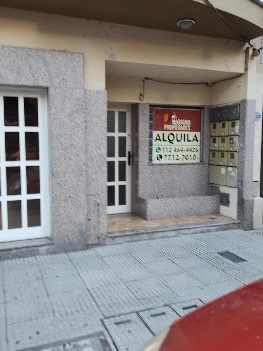 Apartamento no térreo com pátio em Lanús