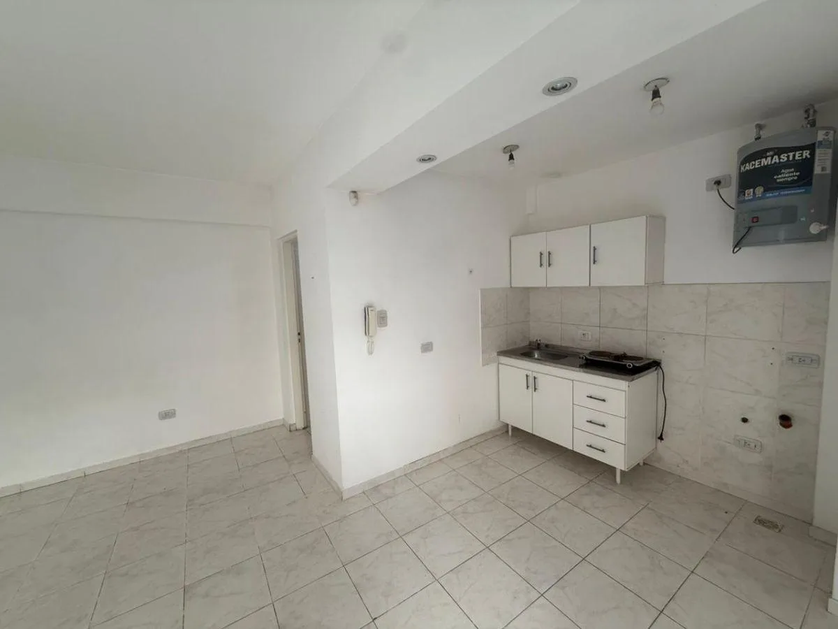 Unfurnished studio apartment in Lanús