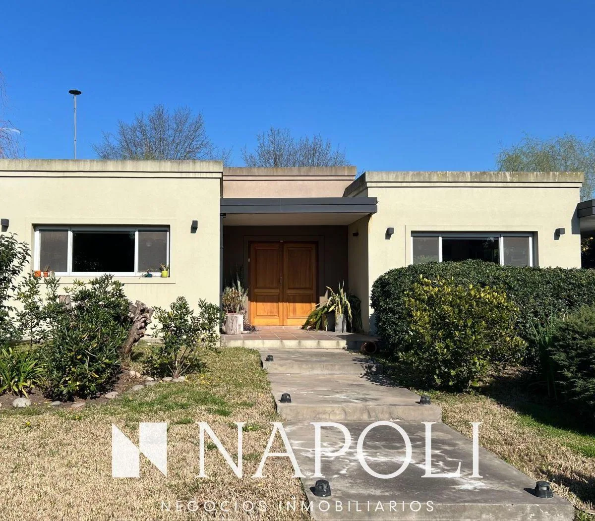 Three-bedroom furnished house in Canning