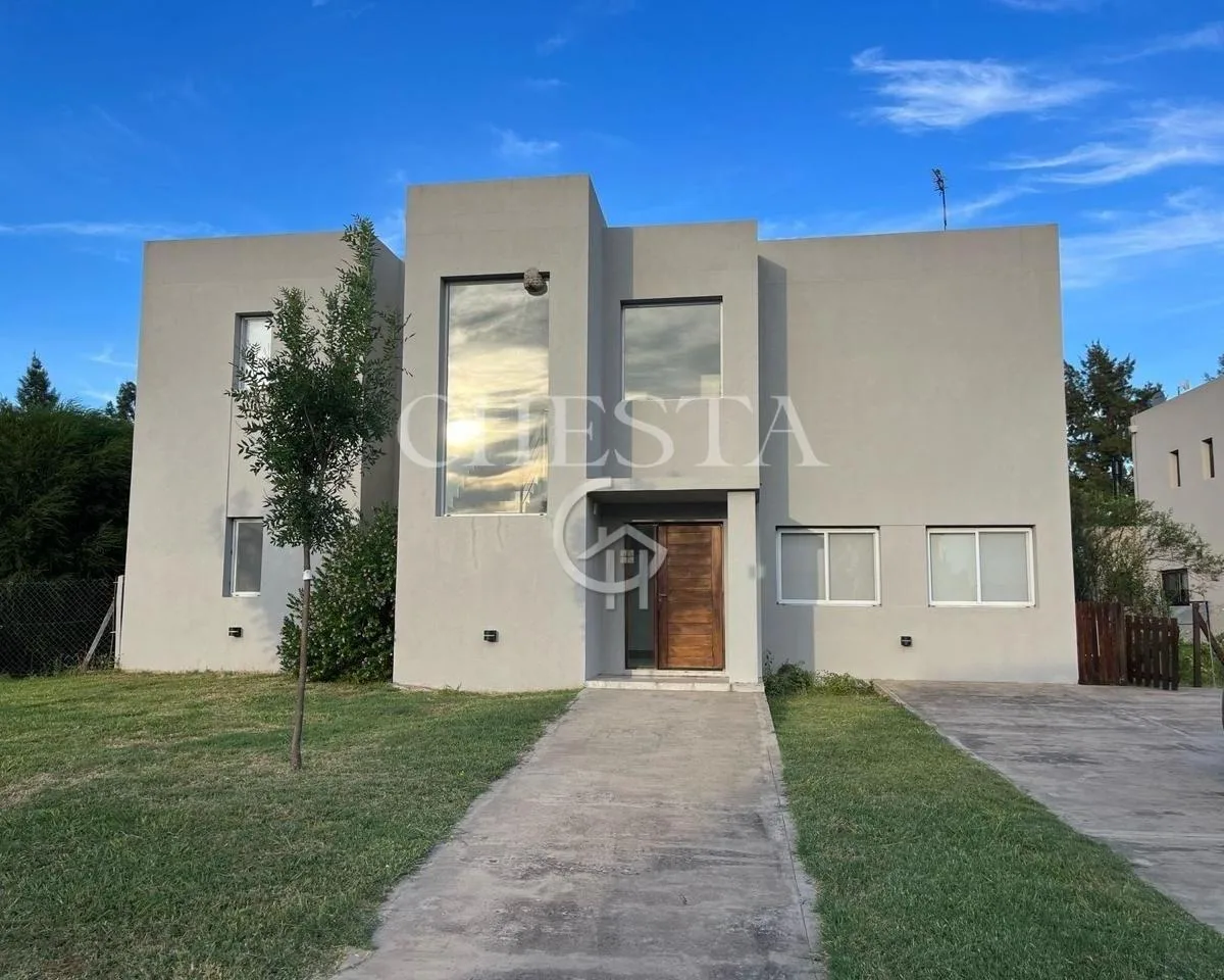 Casa de 4 dormitórios em San Matías, Escobar