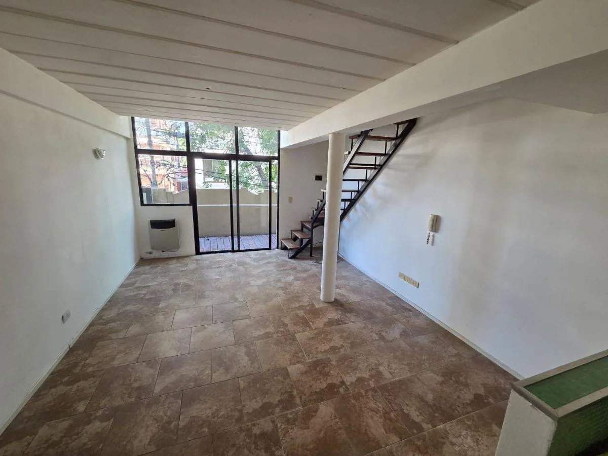 Two-bedroom duplex apartment in Quilmes Centro near Plaza Conesa