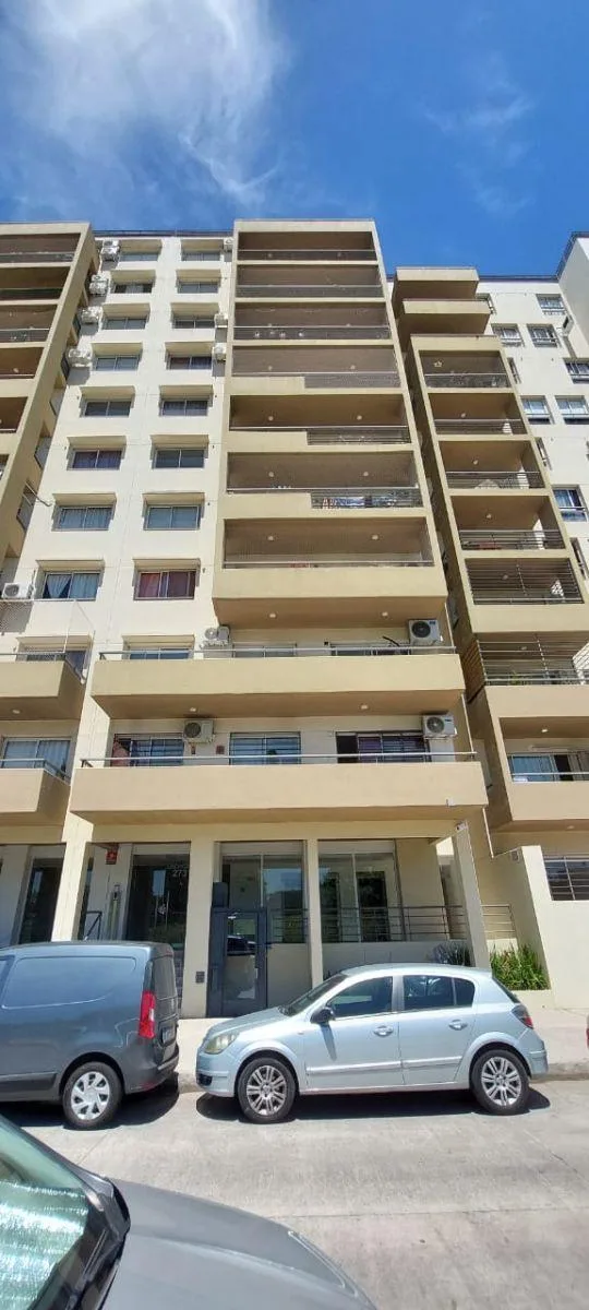 Departamento de 3 ambientes al frente con balcón aterrazado en Nueva Pompeya