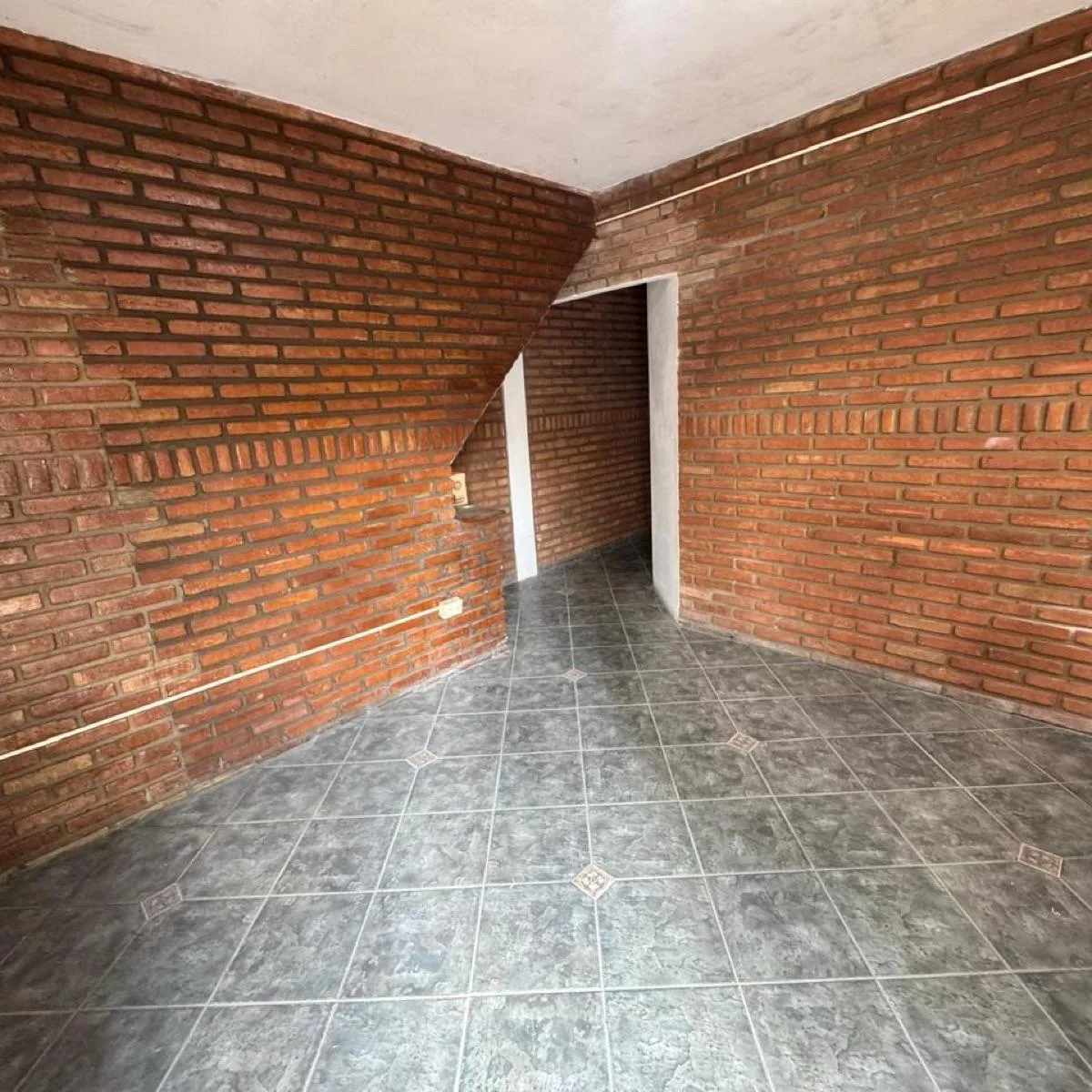 Departamento 3 Ambientes en Alquiler en Moreno Centro Para Uso Profesional o Vivienda