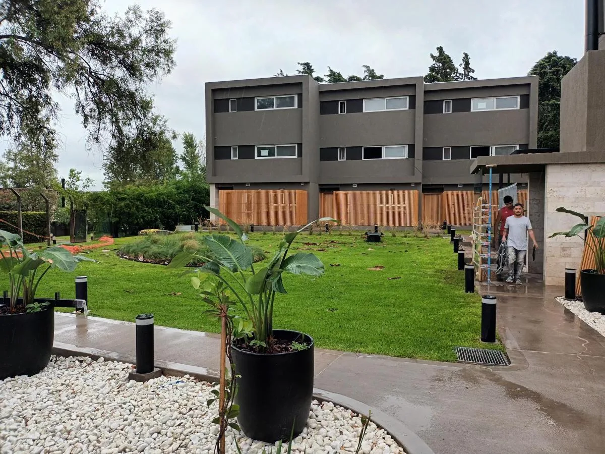 Unfurnished triplex, garden and amenities