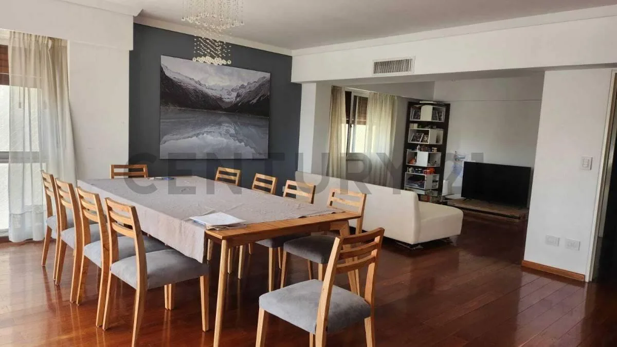 Четырёхспальная квартира в Olivos, Vicente López, с 2 парковочными местами