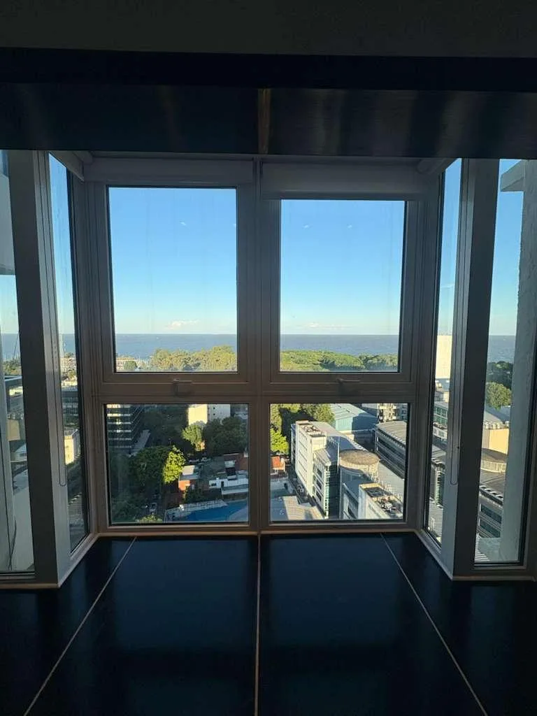 Apartamento de quatro ambientes com vista para o Río de la Plata em Vicente López