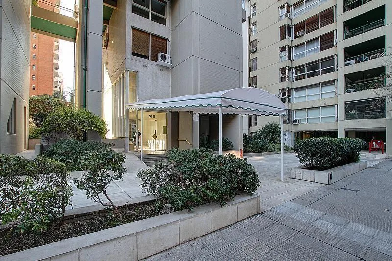 Departamento de 4 ambientes con 3 dormitorios, balcón y cochera en Palermo Chico