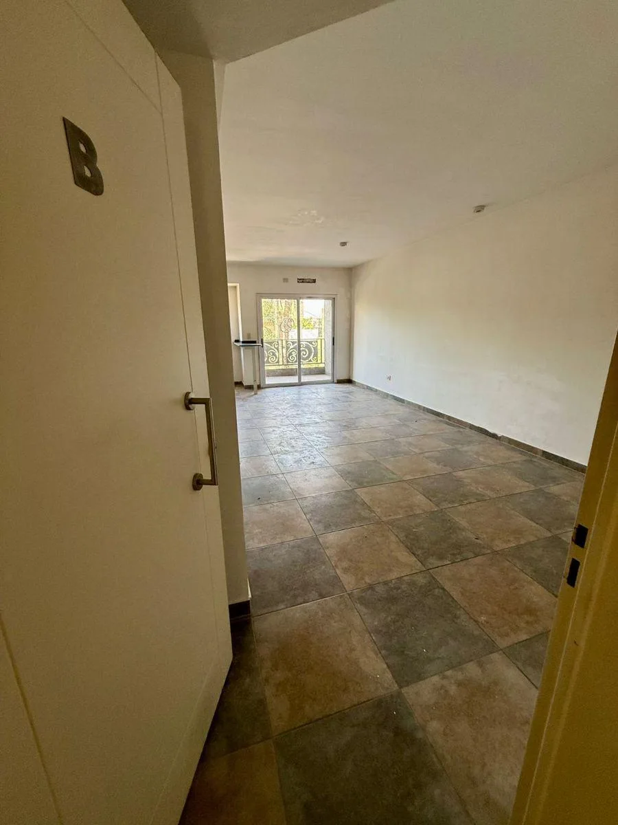Departamento de 2 ambientes con balcón y cochera en Tres de Febrero