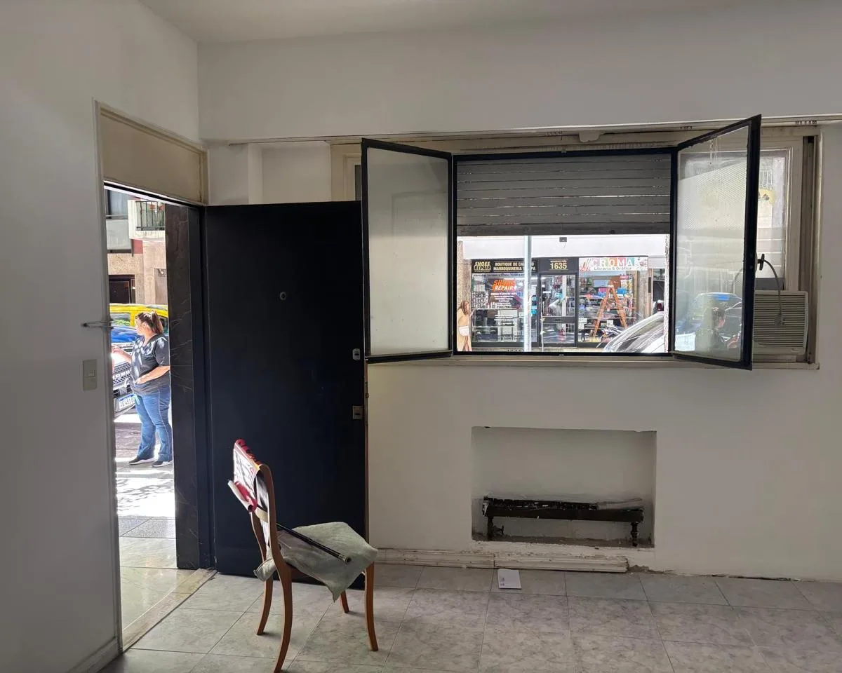 Departamento tipo estudio en planta baja con entrada independiente y patio en Recoleta