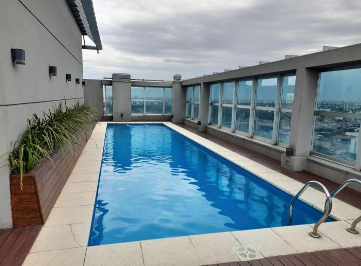 Kitnet em prédio com área de lazer em Chacarita