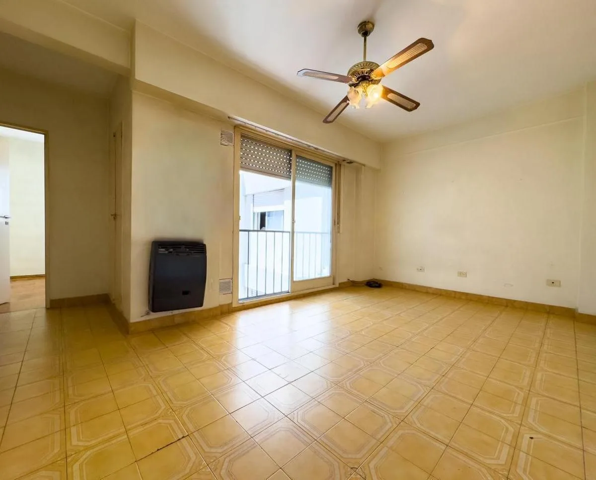 Two-bedroom apartment facing the courtyard in La Matanza