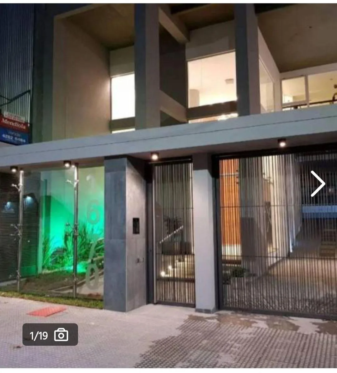 Two-room apartment with covered parking near Banfield station