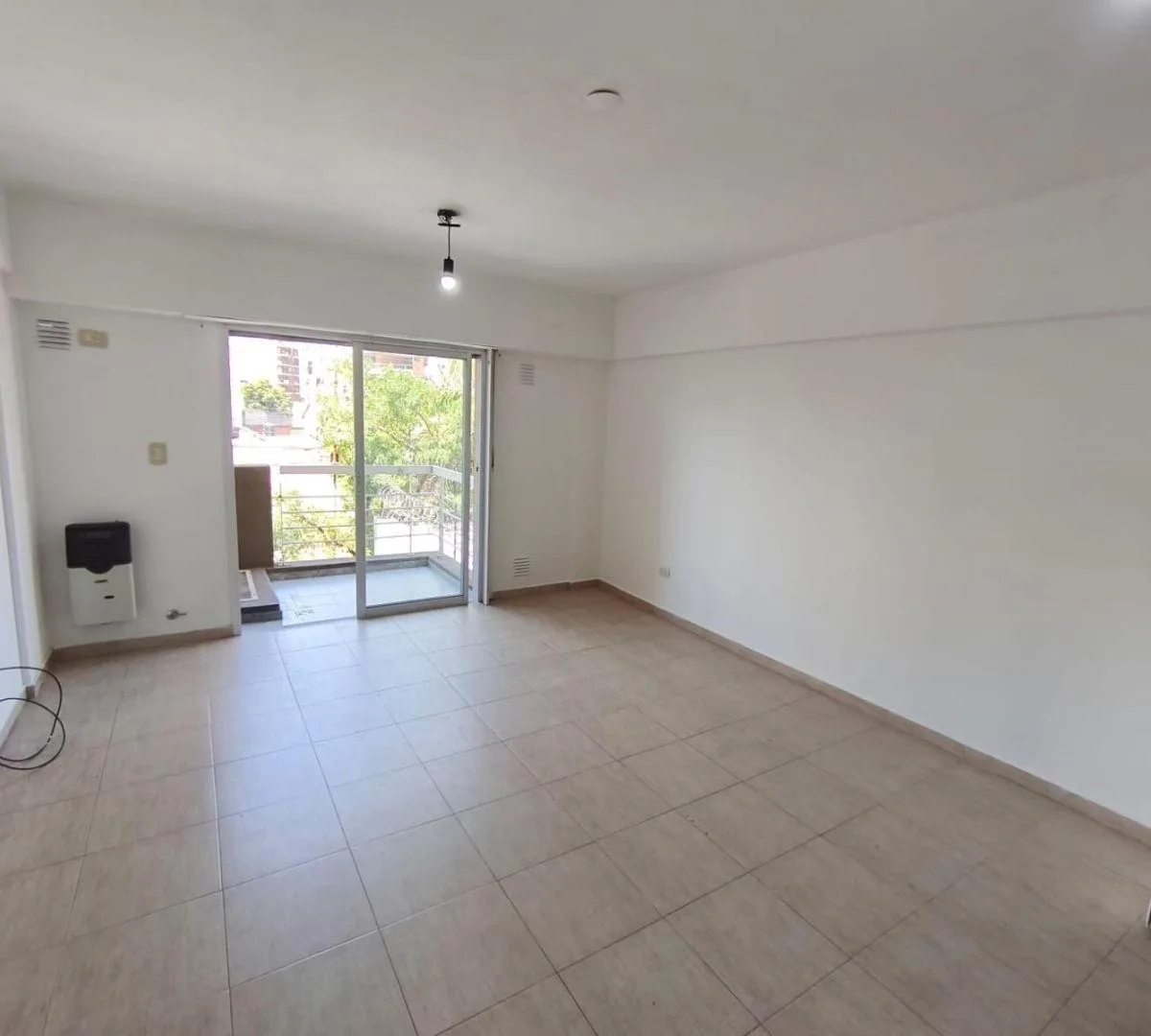 Квартира-студия в Morón с балконом рядом со станцией