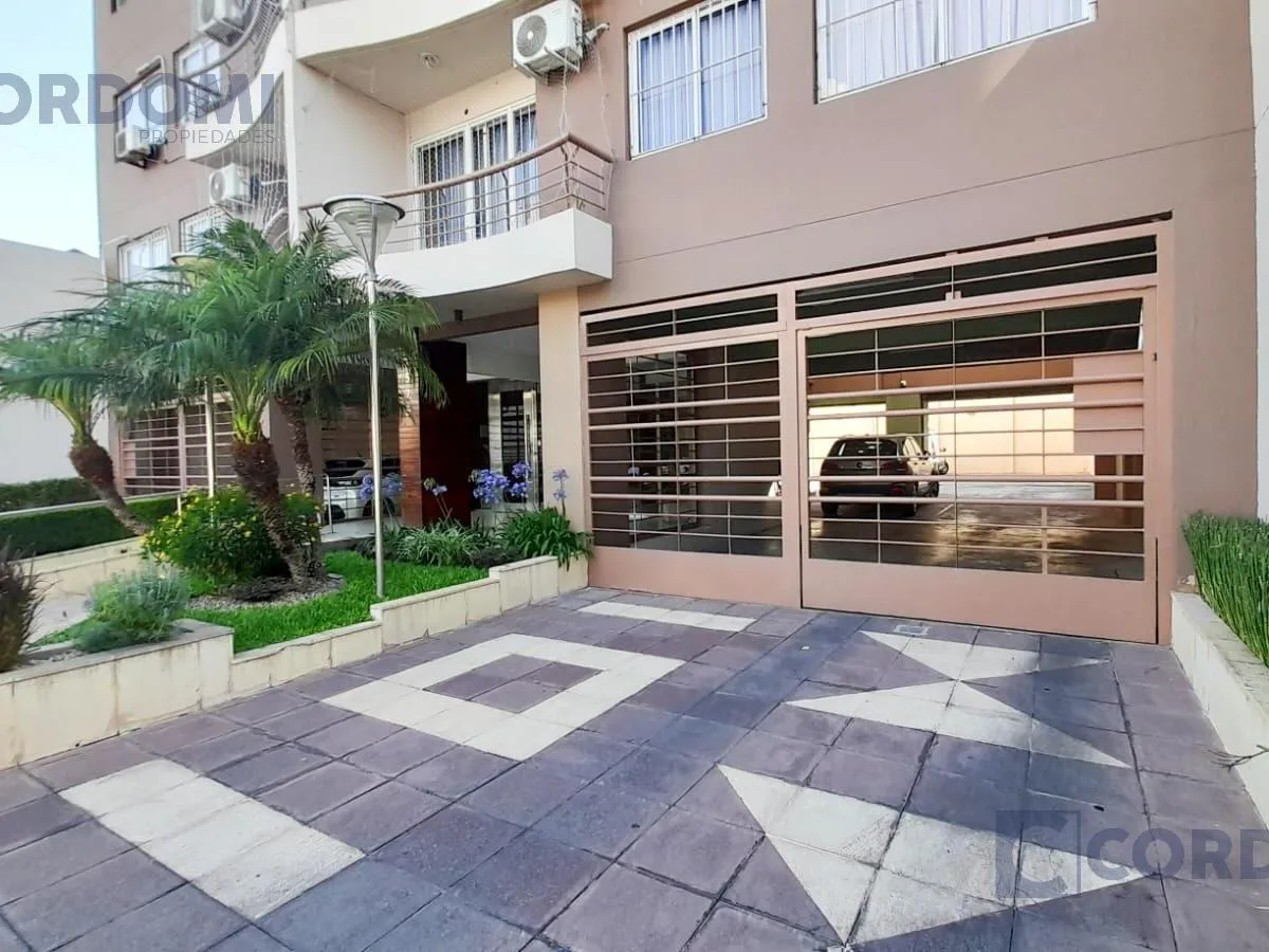 Apartamento de dois ambientes com varanda em Lanús