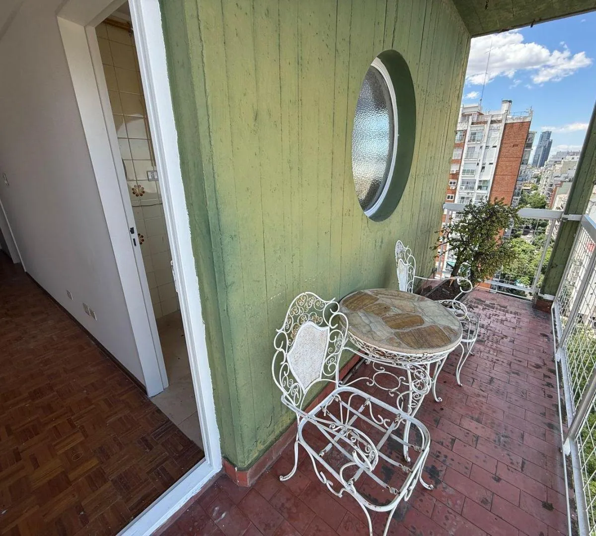 Three-room apartment with balcony and covered parking in Núñez
