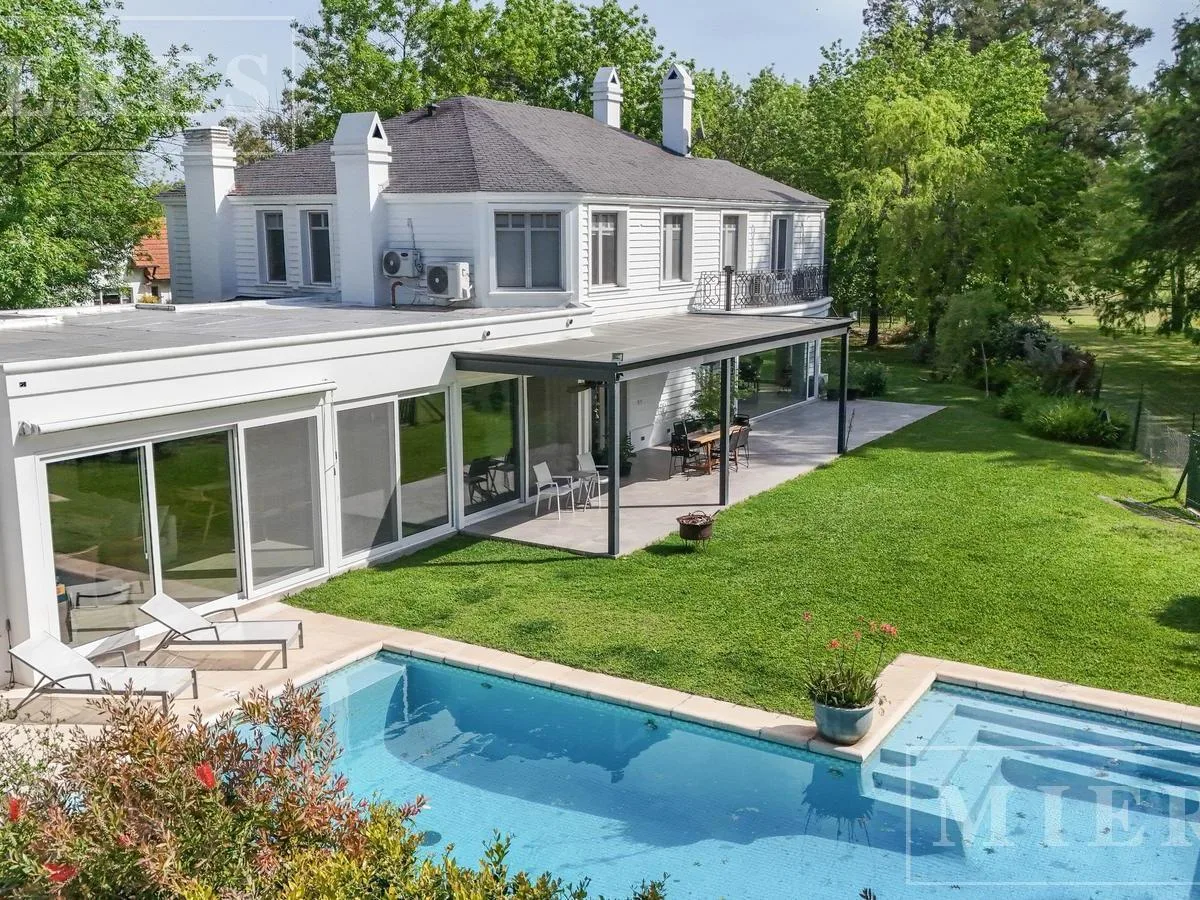 Four-bedroom house for annual rent in Mayling Club de Campo