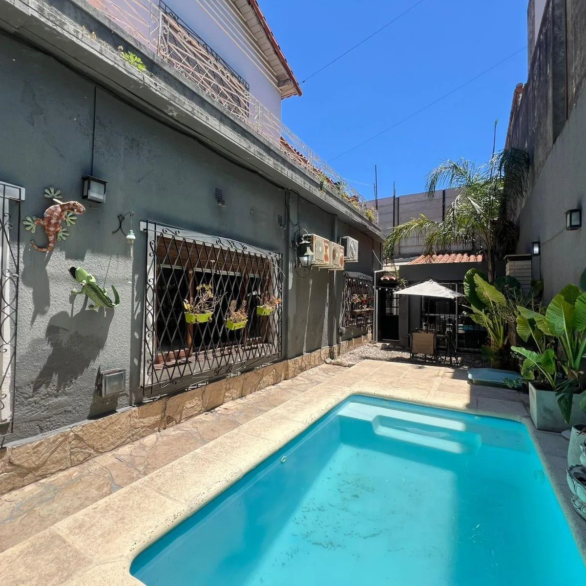 PH de 4 ambientes con patio, pileta y garage en Banfield