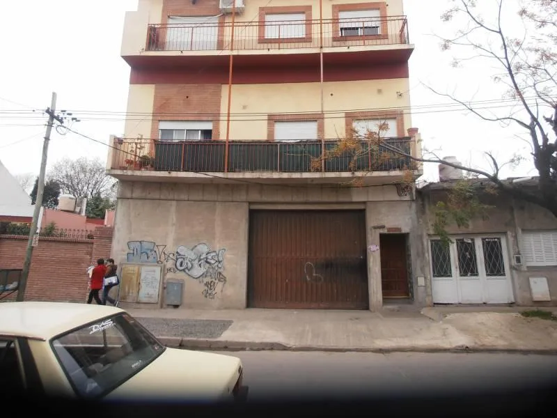 Departamento de 3 ambientes con patio en Villa Ballester